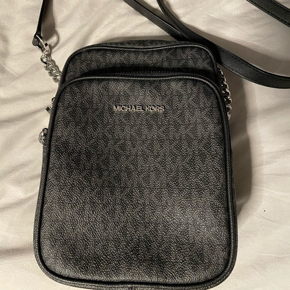 Michael Kors cross body purse- black